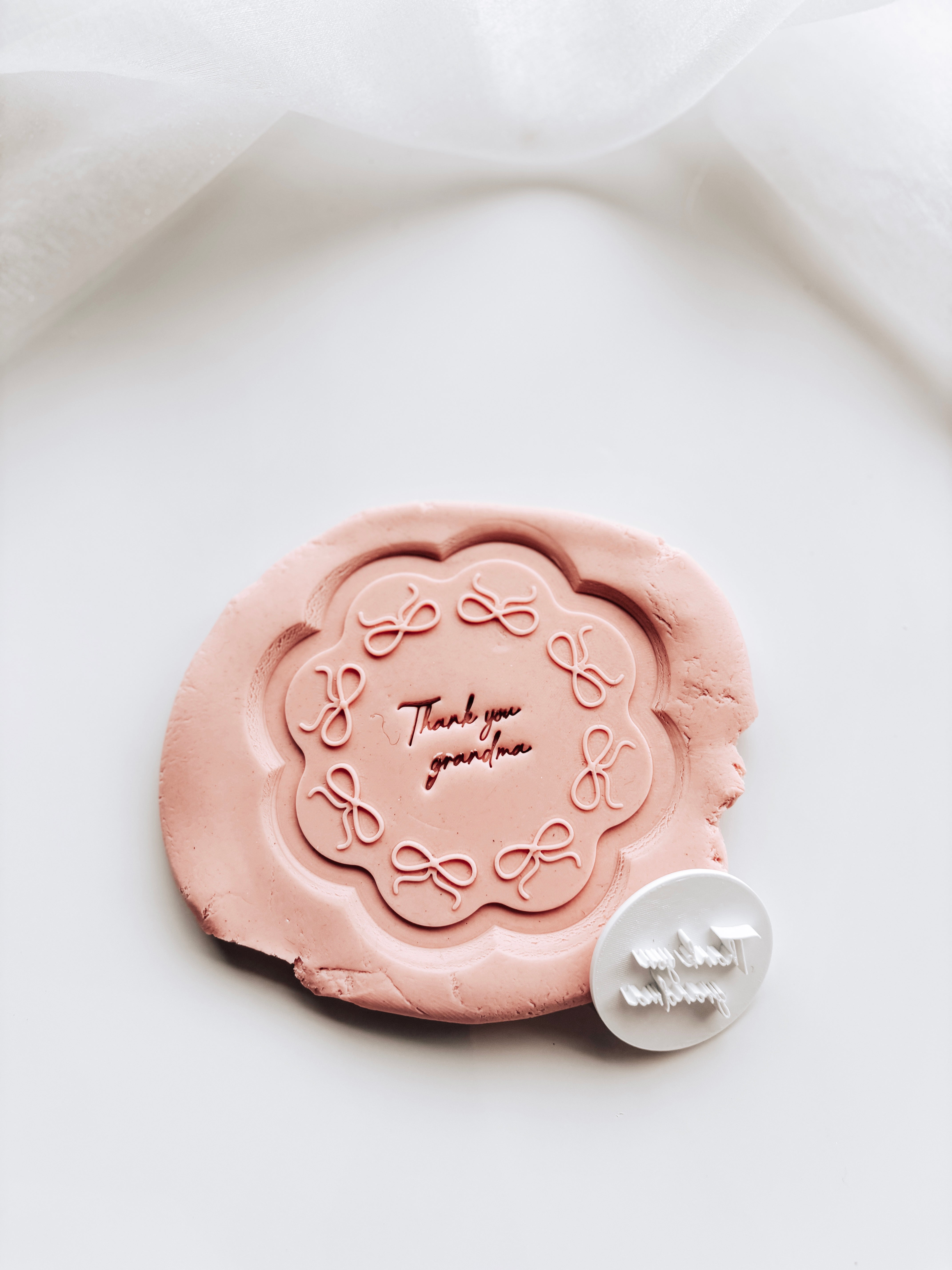Simple customisable string bows on wavy edged Stamp & Cutter