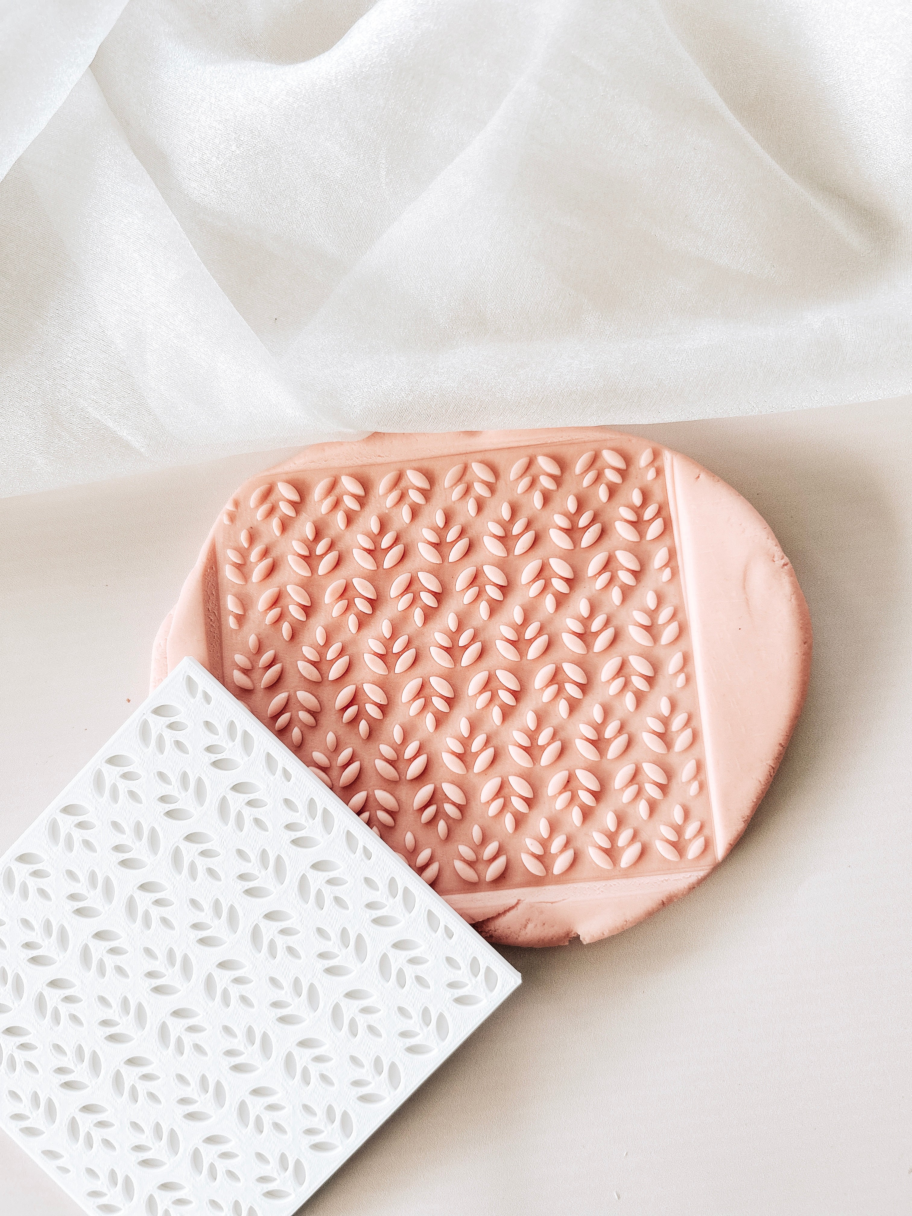 Dainty leaf pattern plate