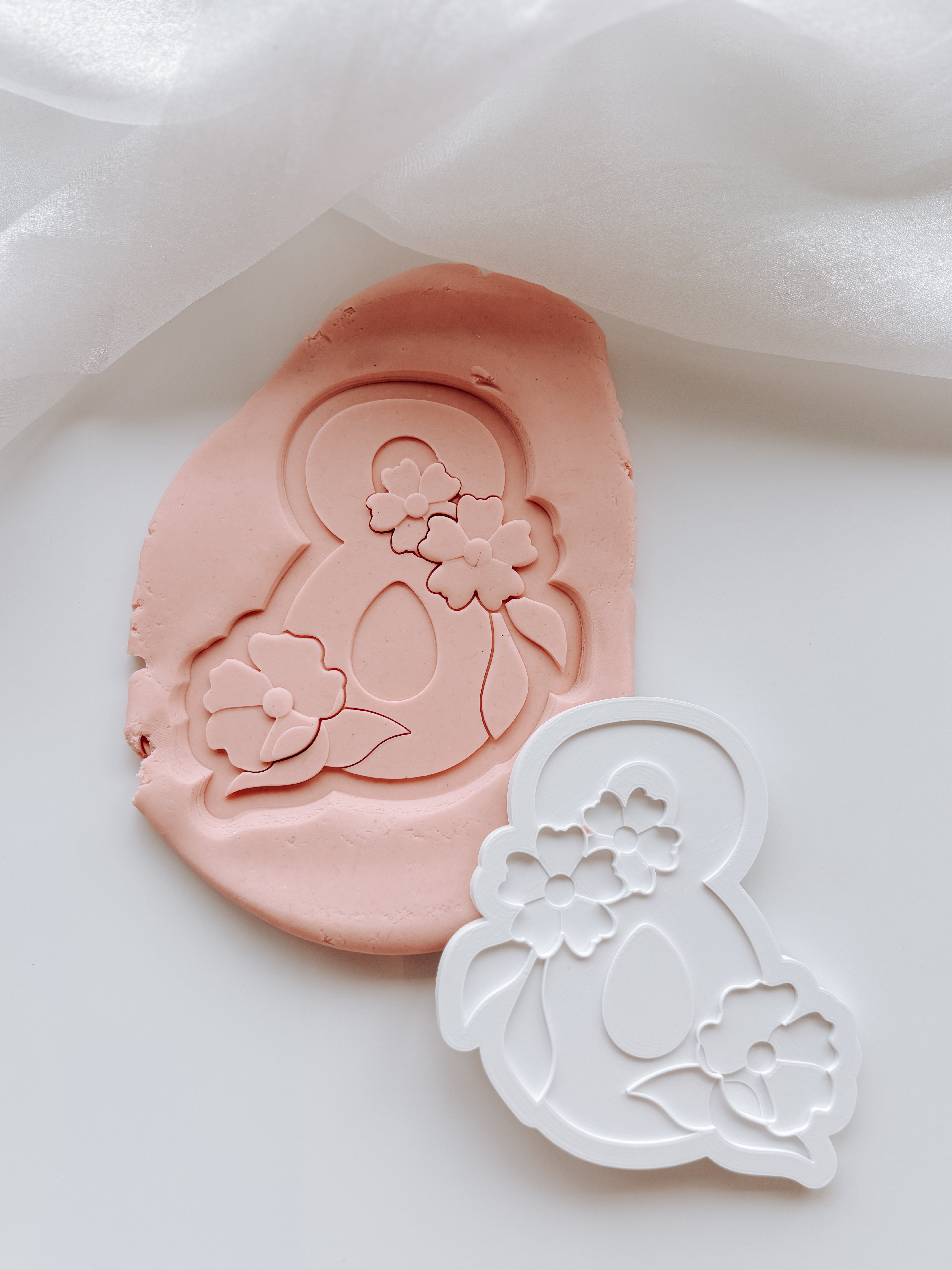 Floral 8 to mark the 8th of March IWD stamp and cutter