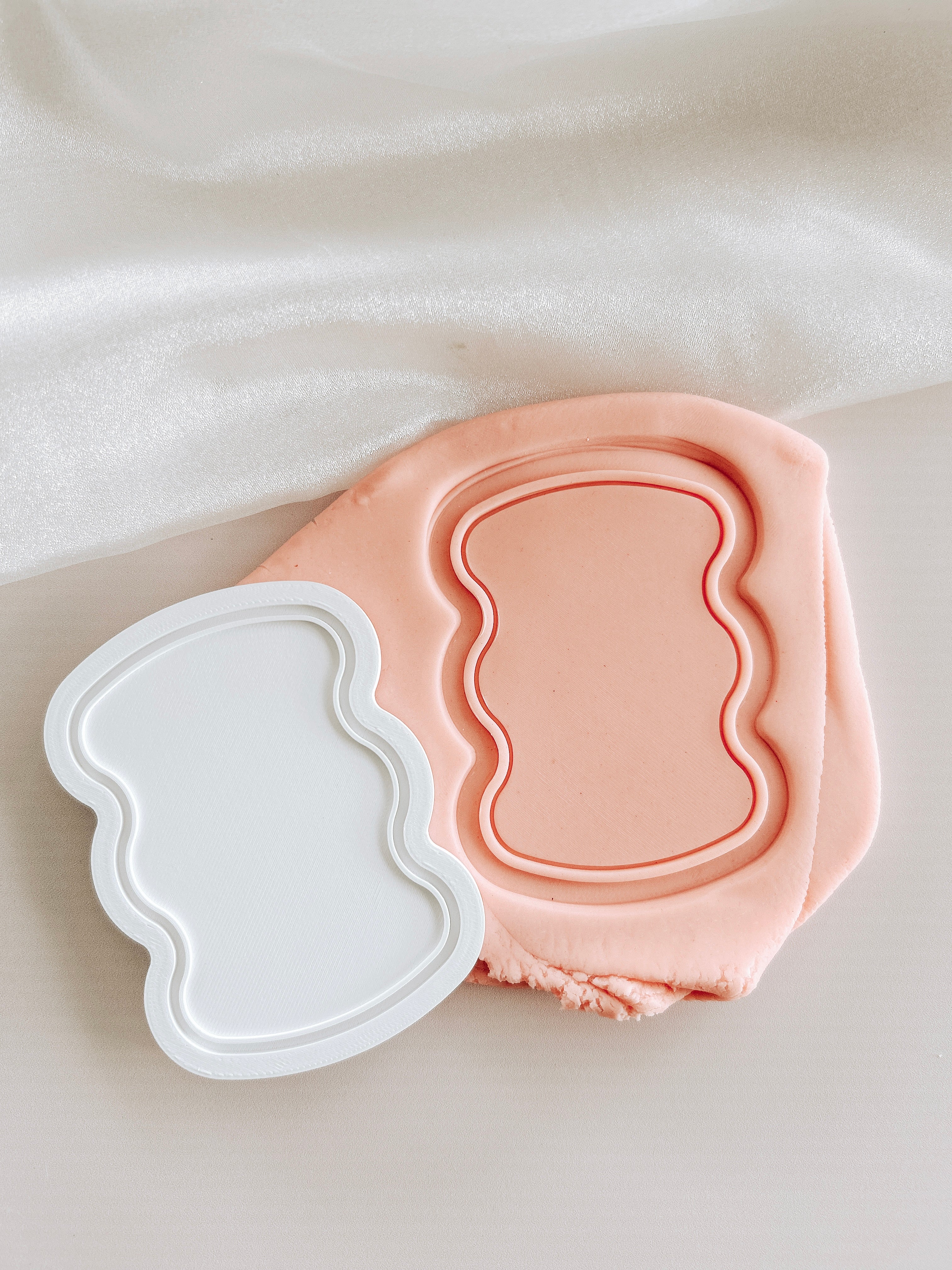 Wavy sign debosser and cutter