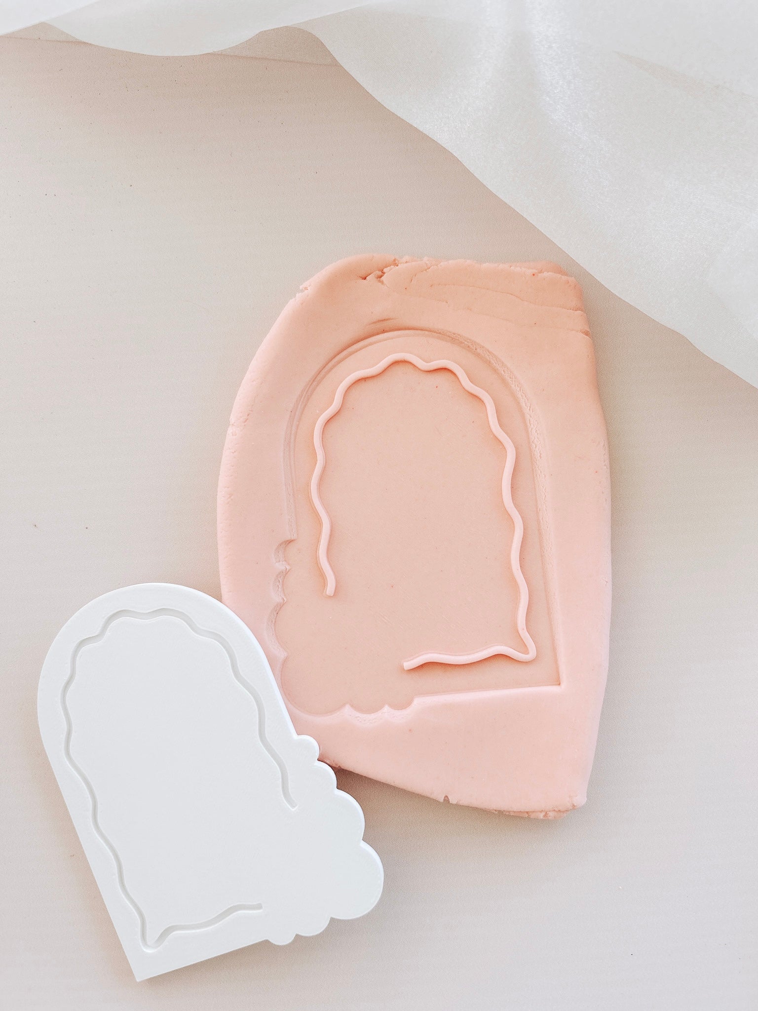 Border pop wavy arch with garland space stamp and cutter