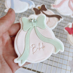 Simple bauble with ribbon bow stamp and cutter