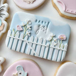 Pickett fence with greenery and florals pattern plate