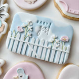 Pickett fence with greenery and florals pattern plate