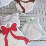 Simple bauble with ribbon bow stamp and cutter