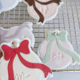 Simple bauble with ribbon bow stamp and cutter