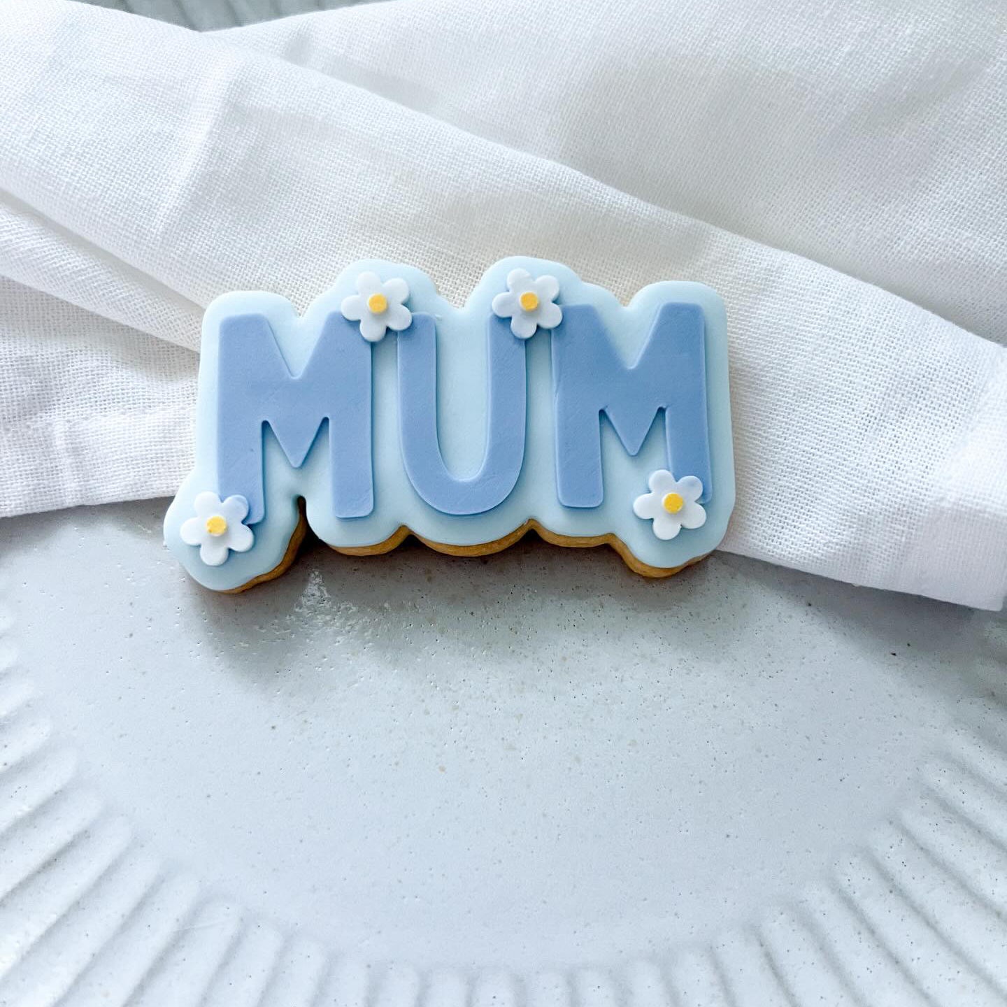 Mum with daisies debosser and cutter