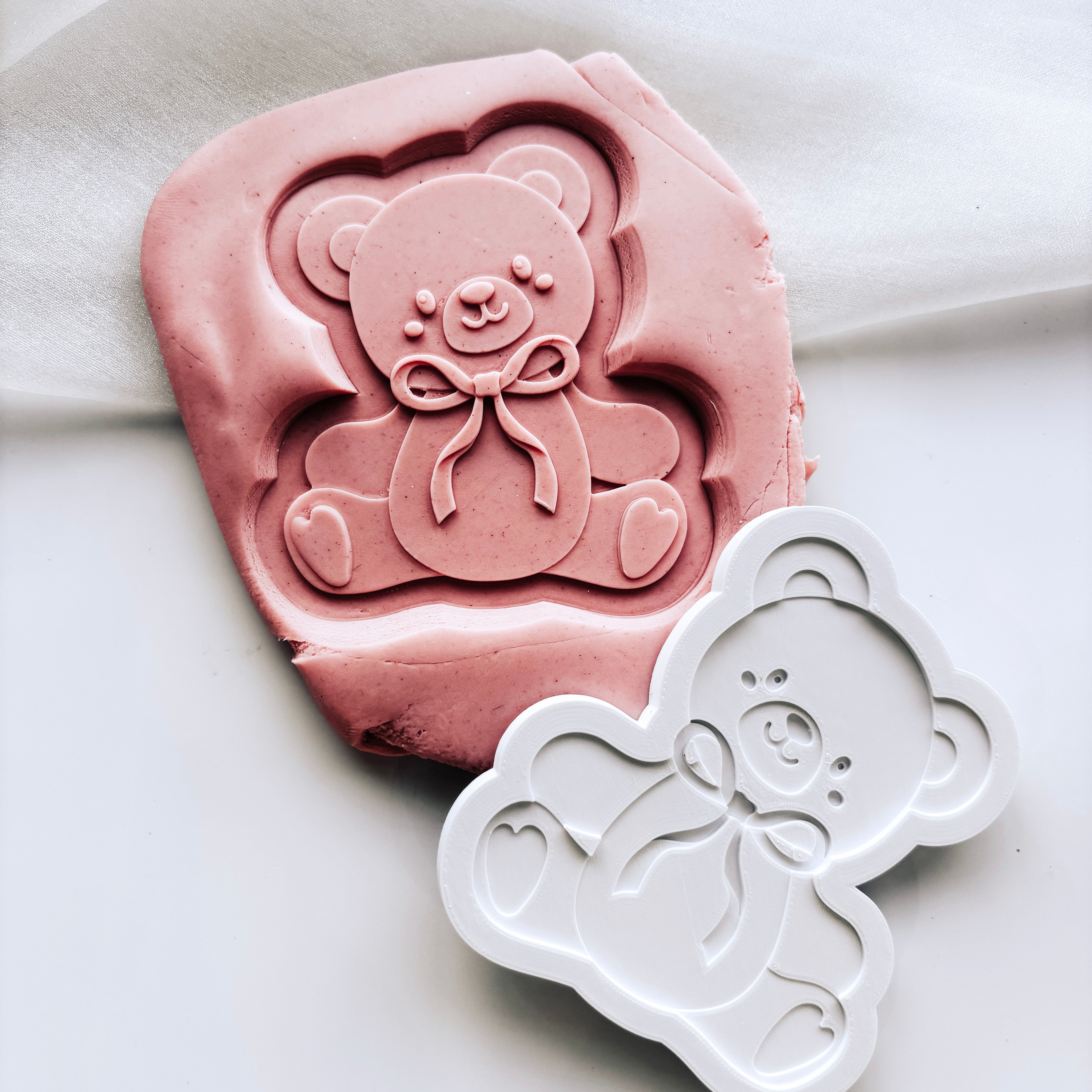 Sweet sitting bear with bow string stamp & cutter