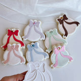 Simple bauble with ribbon bow stamp and cutter