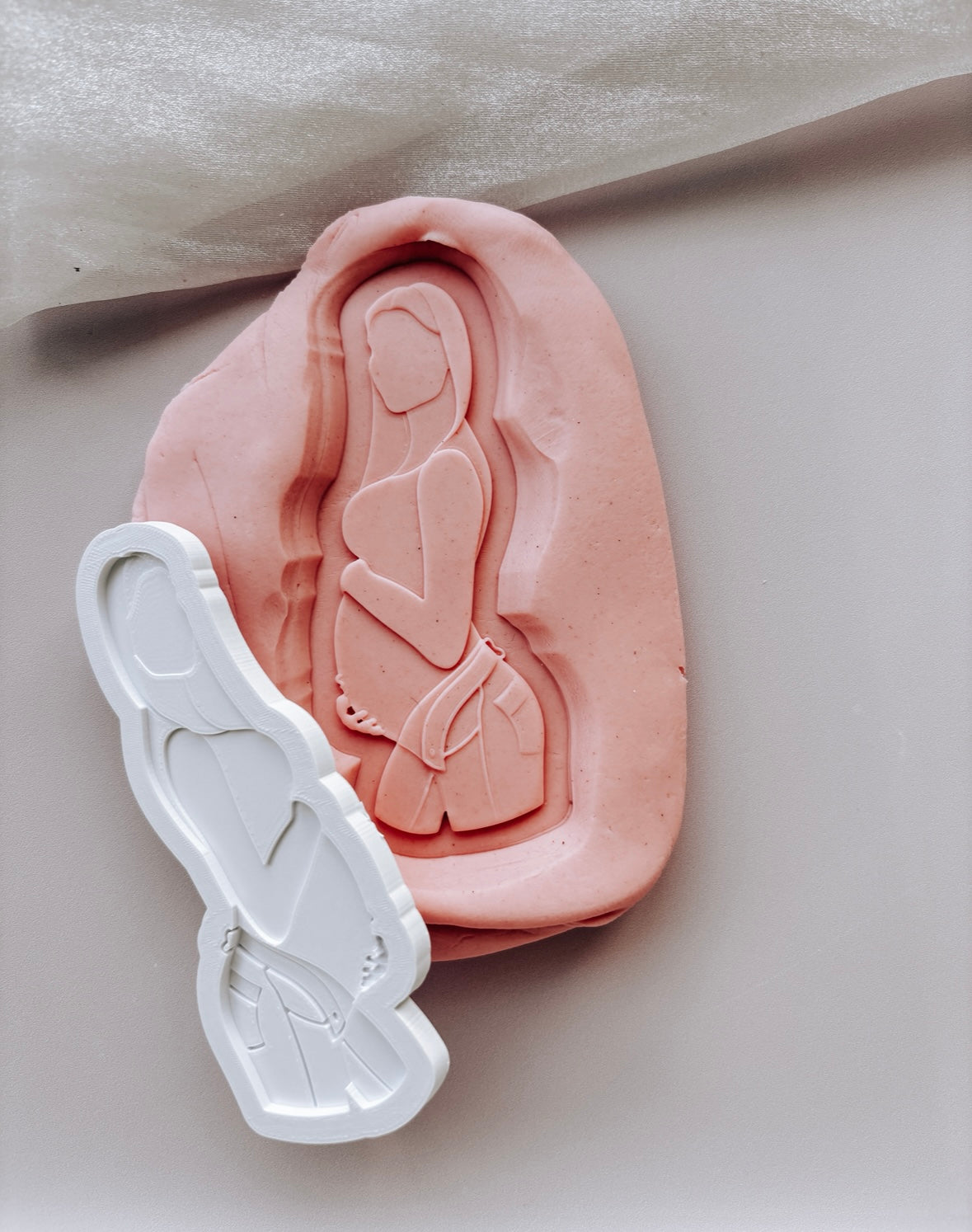 Simple Pregnancy belly debosser and cutter