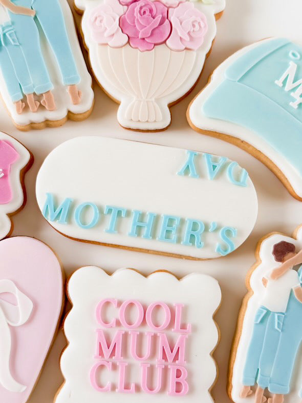 Mother’s Day mirrored font oval Stamp & Cutter