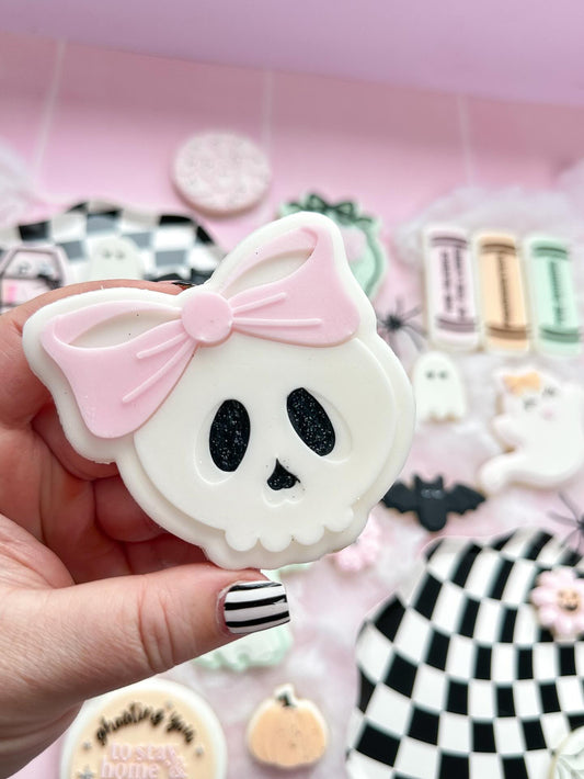 Skull cute bow stamp and cutter