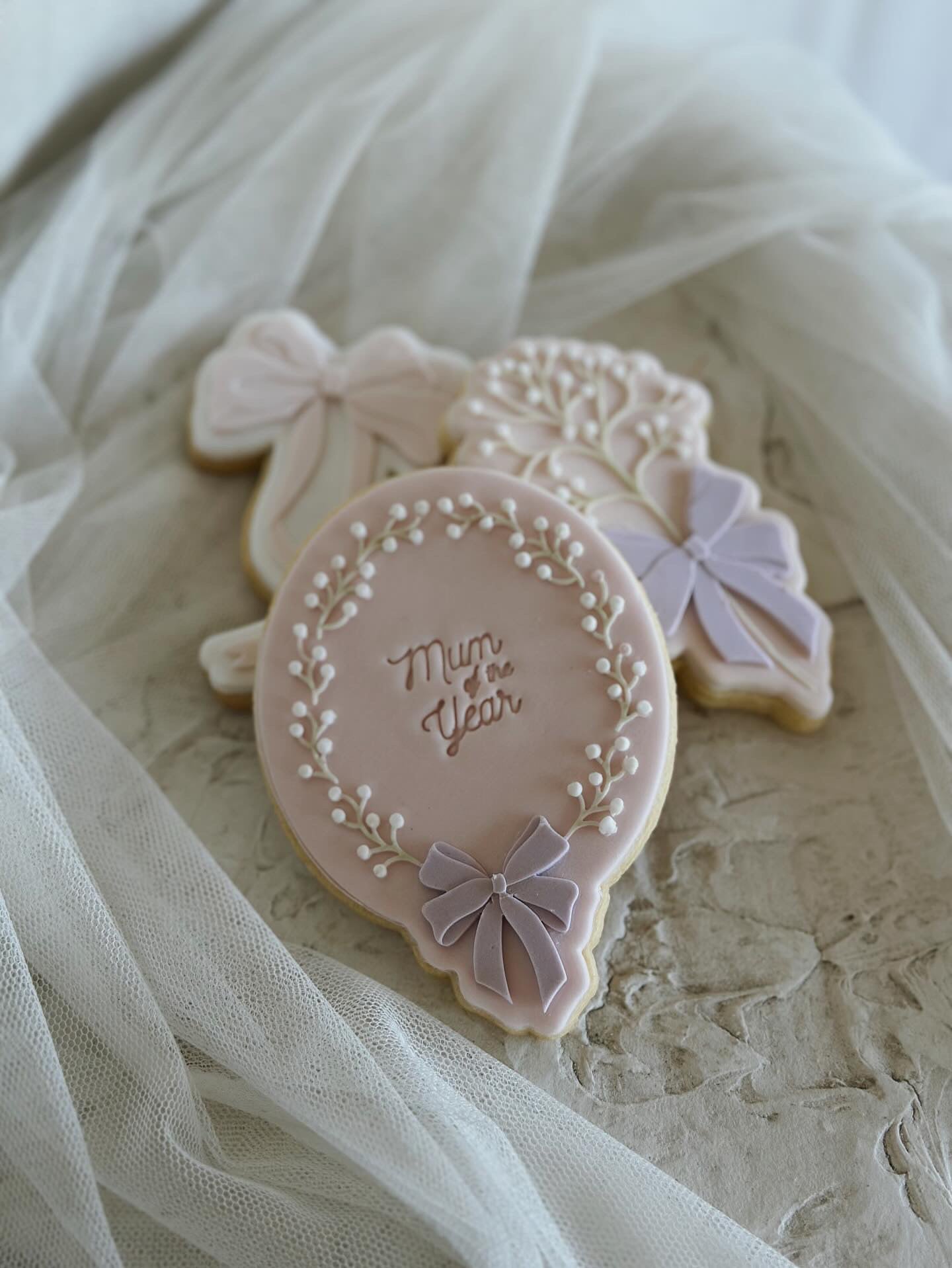 Baby’s breath oval with fancy ribbon stamp and cutter