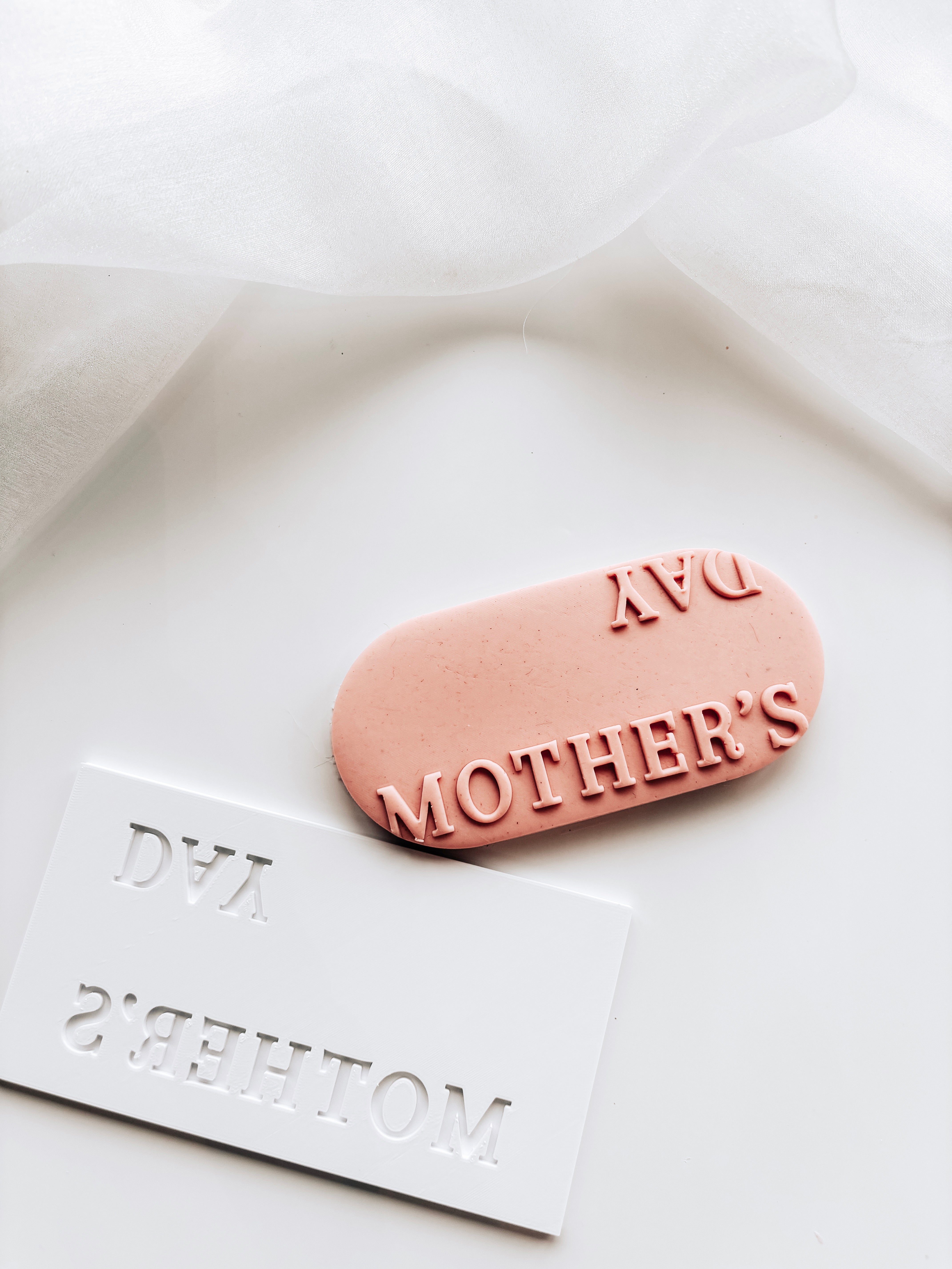 Mother’s Day mirrored font oval Stamp & Cutter