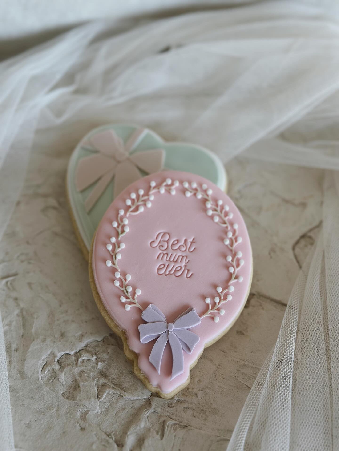 Baby’s breath oval with fancy ribbon stamp and cutter