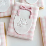 Oval with bow stamp and cutter