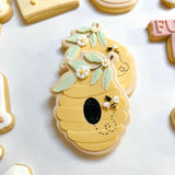 Sweet Beehive with leaf debosser and cutter
