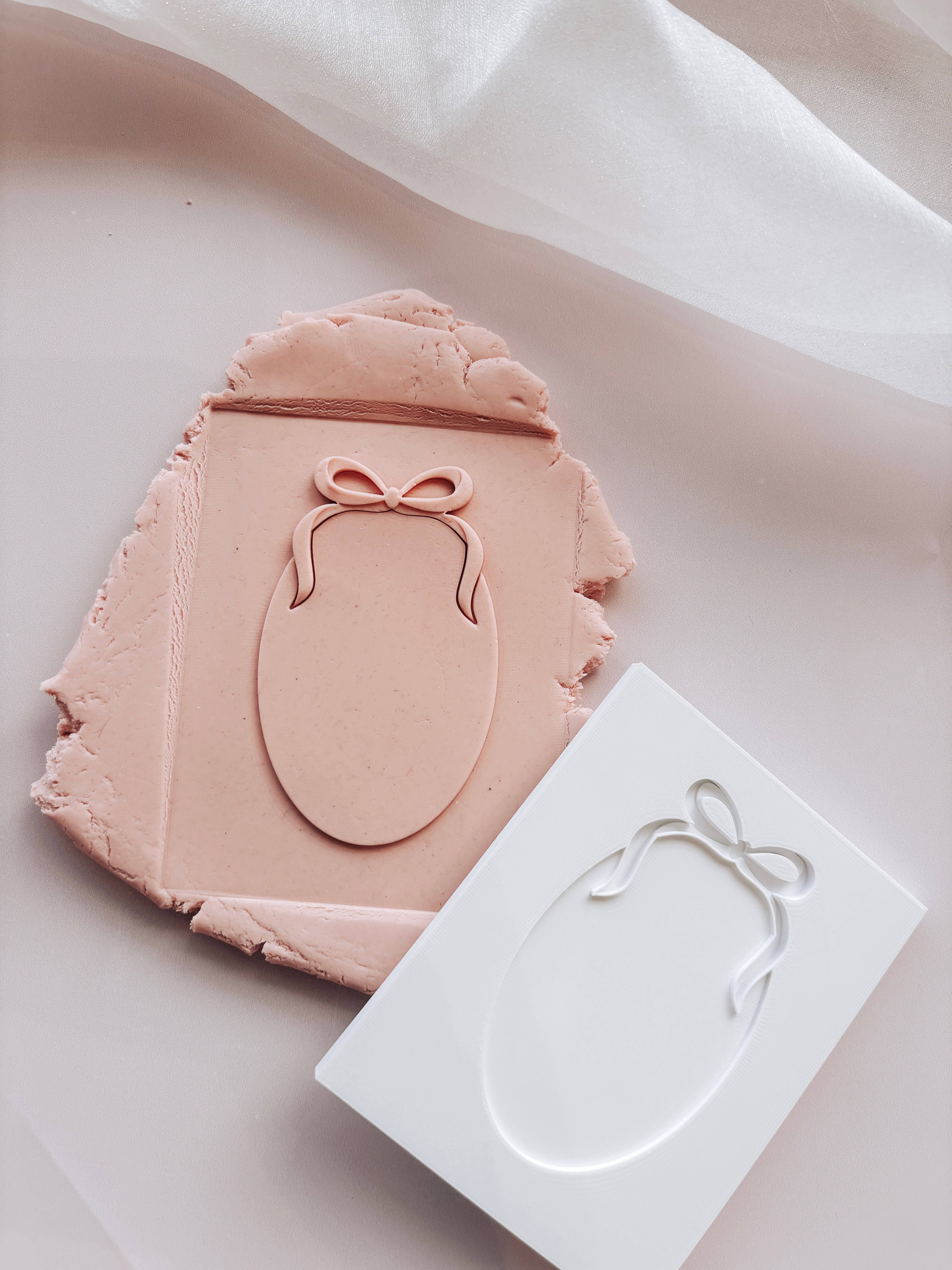 Oval with bow stamp and cutter