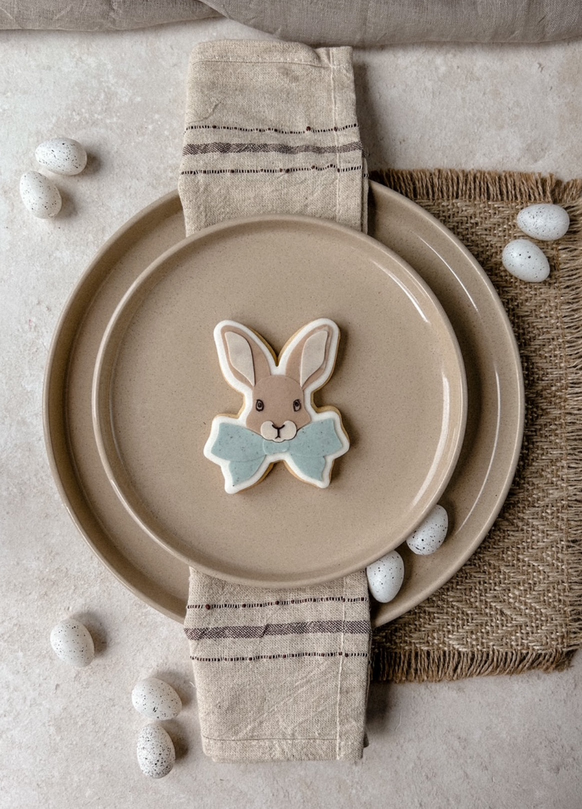 Elegant bunny head with bow stamp and cutter