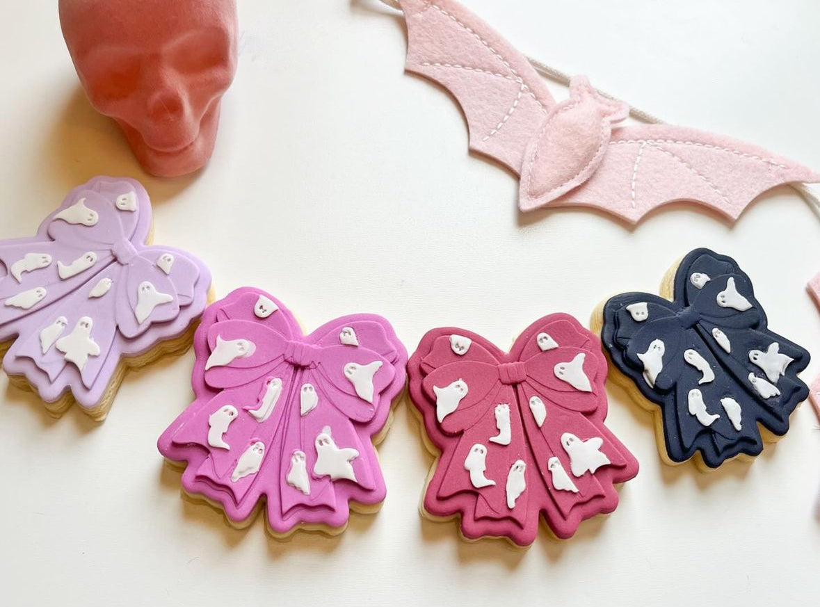 Cute ghost patterned bow stamp and cutter