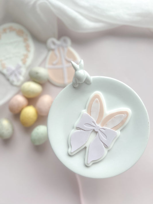 Droopy bow with bunny ears stamp and cutter