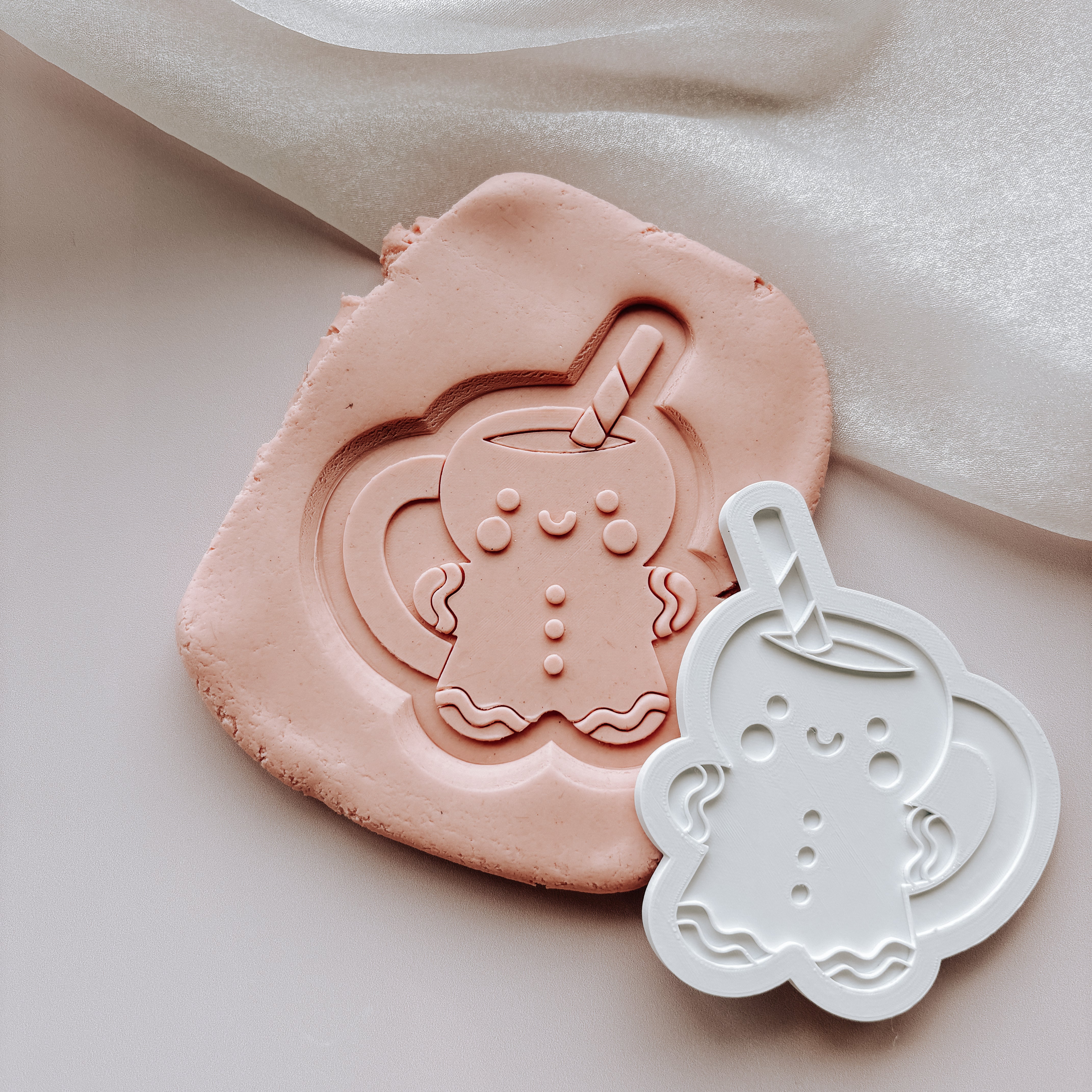 Gingerbread man mug with straw stamp and cutter