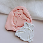 Simple bauble with ribbon bow stamp and cutter
