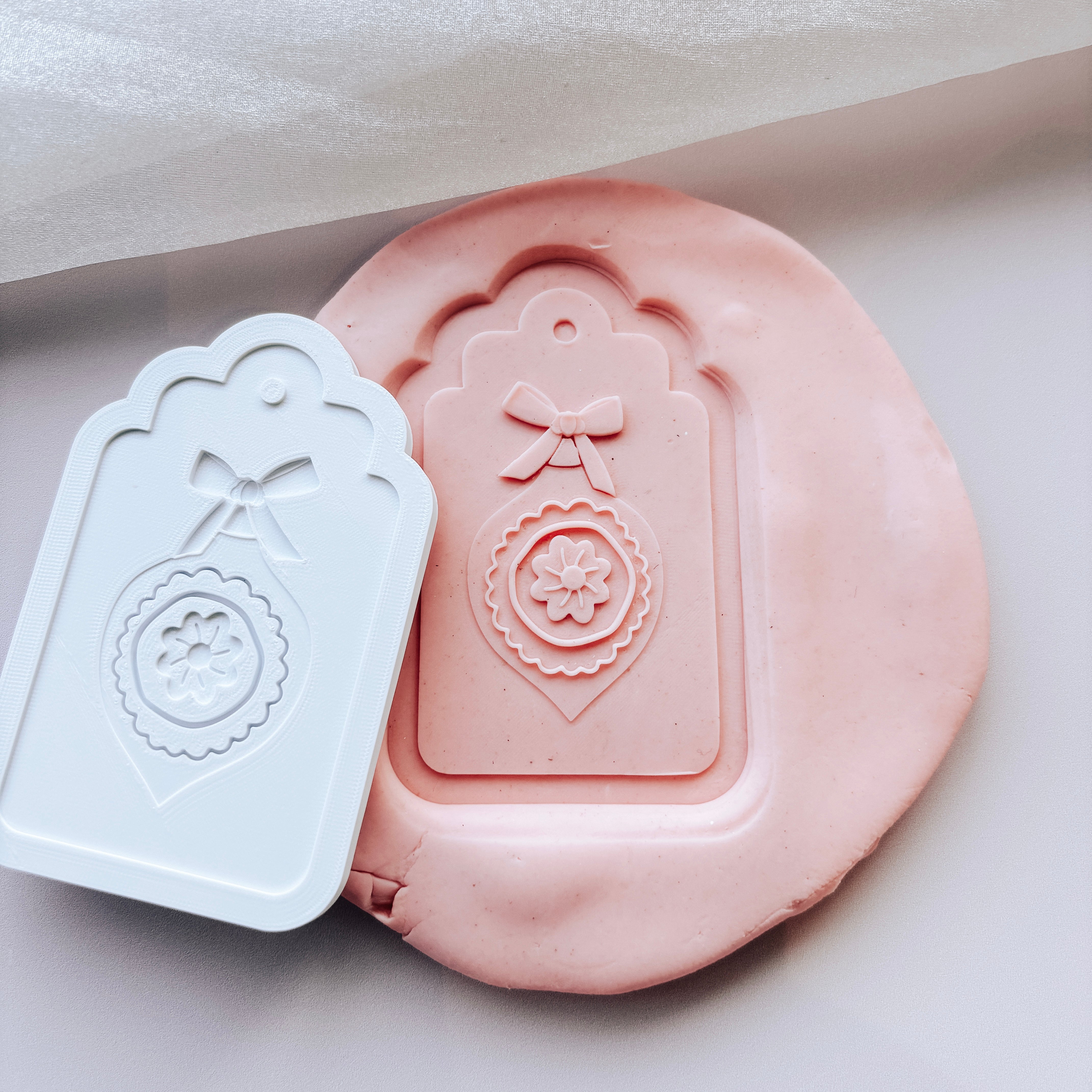 GrEATing cards- Abstract Christmas bauble stamp and cutter