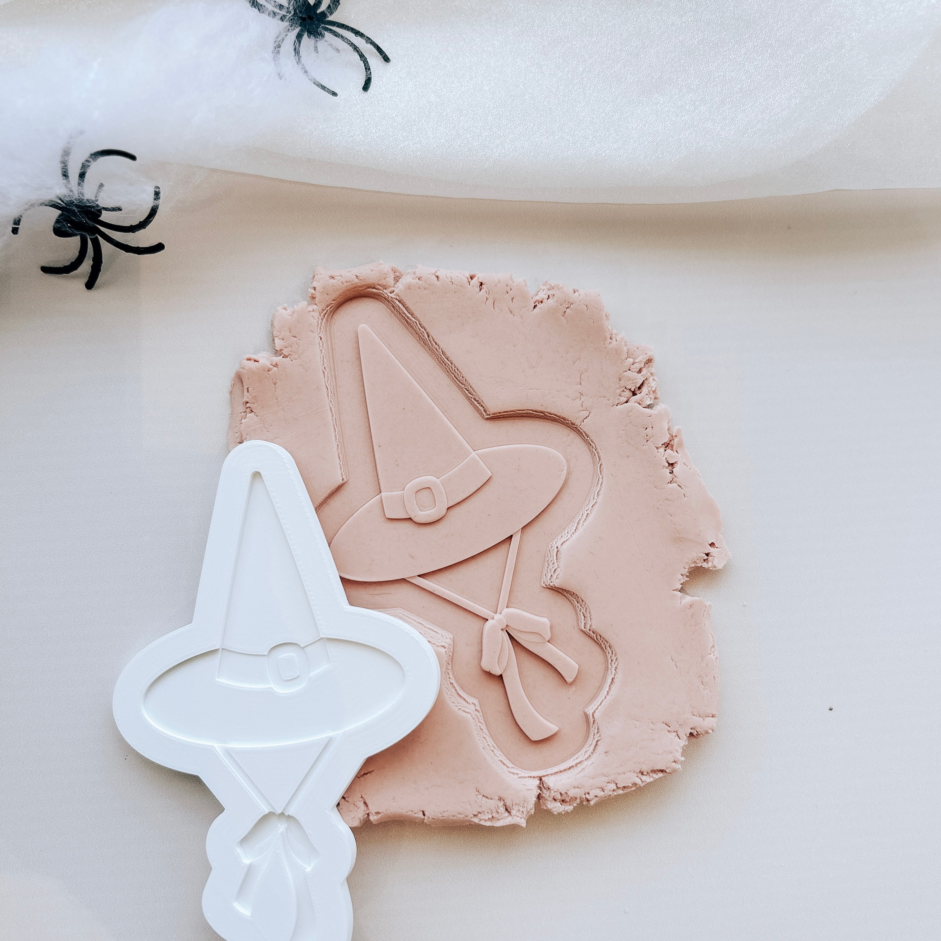 Witches hat with floppy bow debosser and cutter