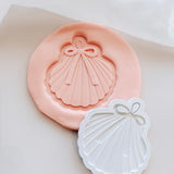Christmas scallop shell with bow debosser and cutter