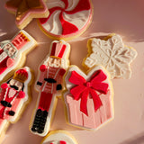 Sweet Christmas present with bow stamp and cutter
