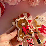 Sweet Christmas bear with bow stamp and cutter
