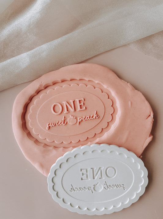 One sweet peach on scalloped frame stamp and cutter