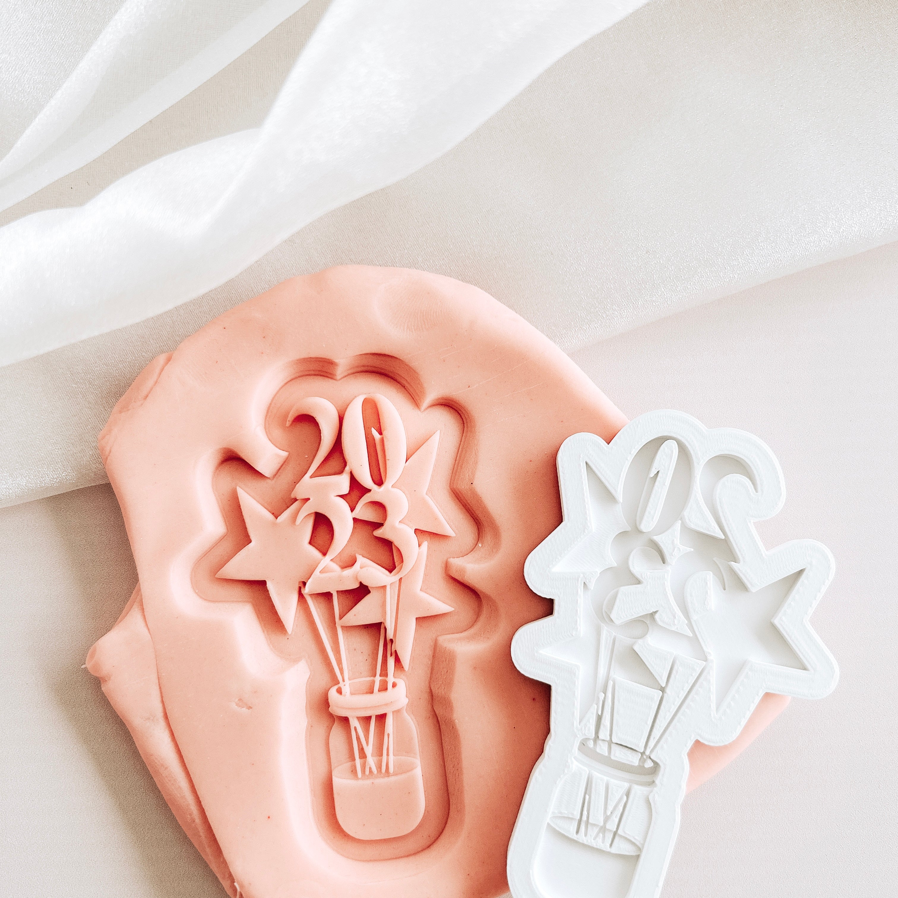 2023 stars in jar table display debosser and cutter