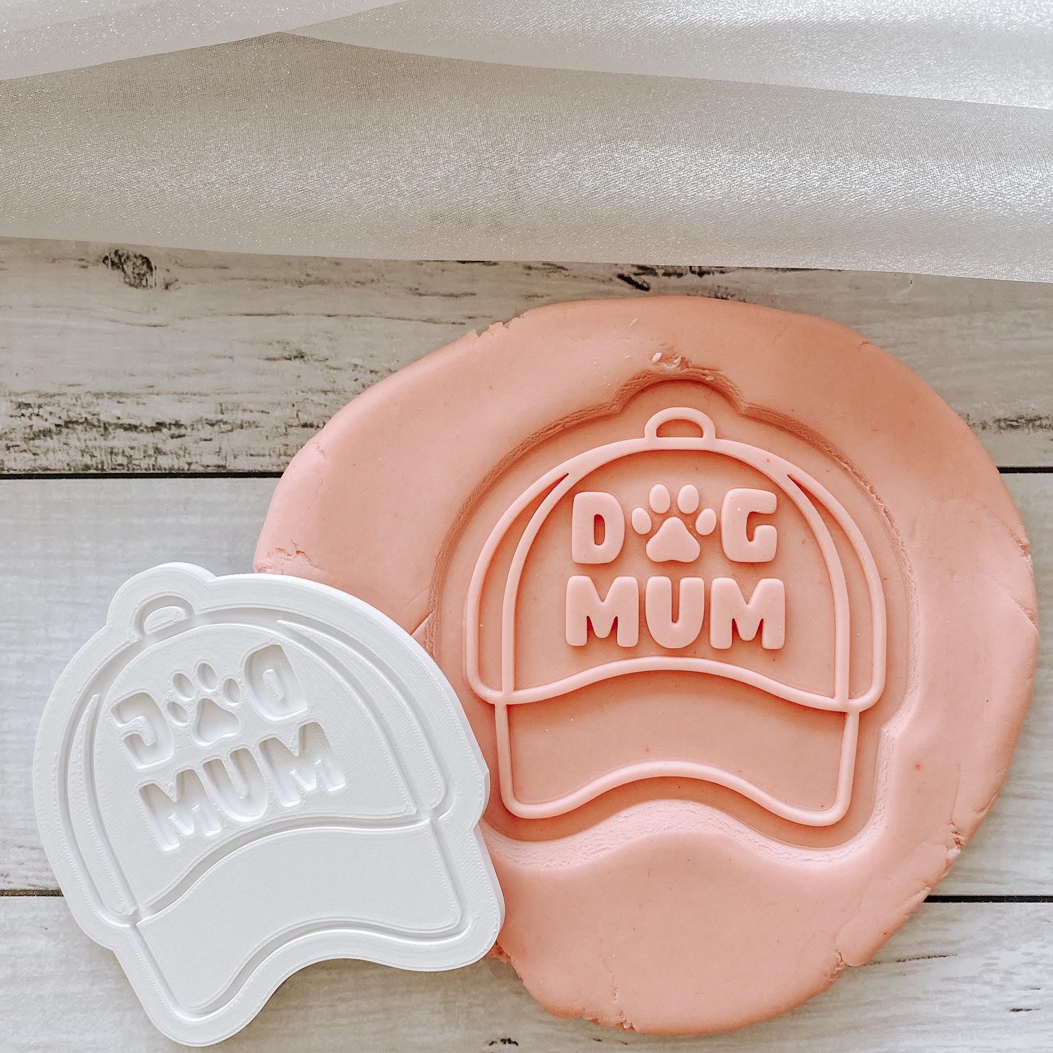 Dog mum- cap debosser and cutter