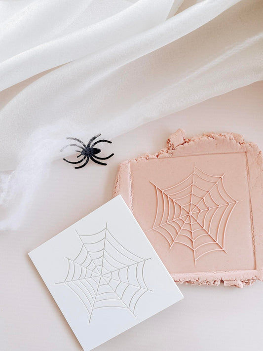 Spider web pattern plate