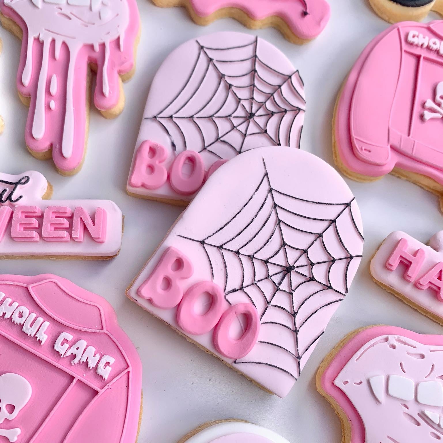 Spider web pattern plate