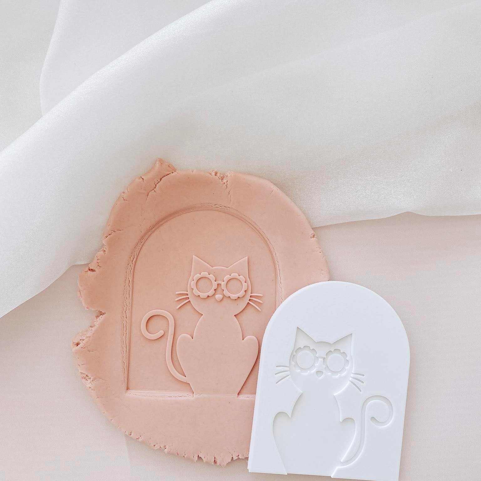 Groovy Cat in Arch debosser and cutter