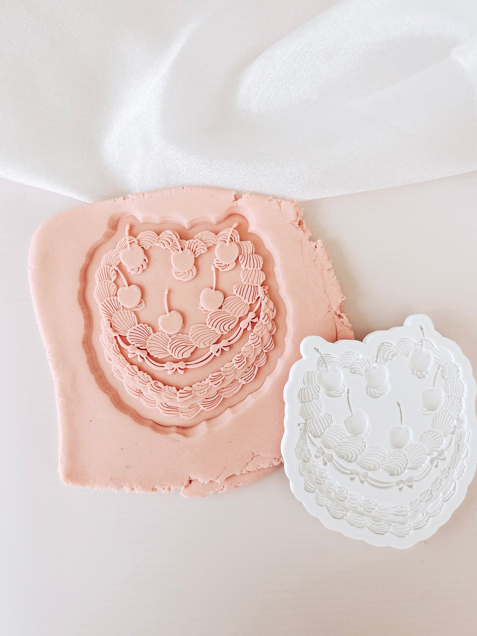 Boss Embossers Rabbit HEART Retro buttercream vintage cake debosser and cutter– Boss Embossers