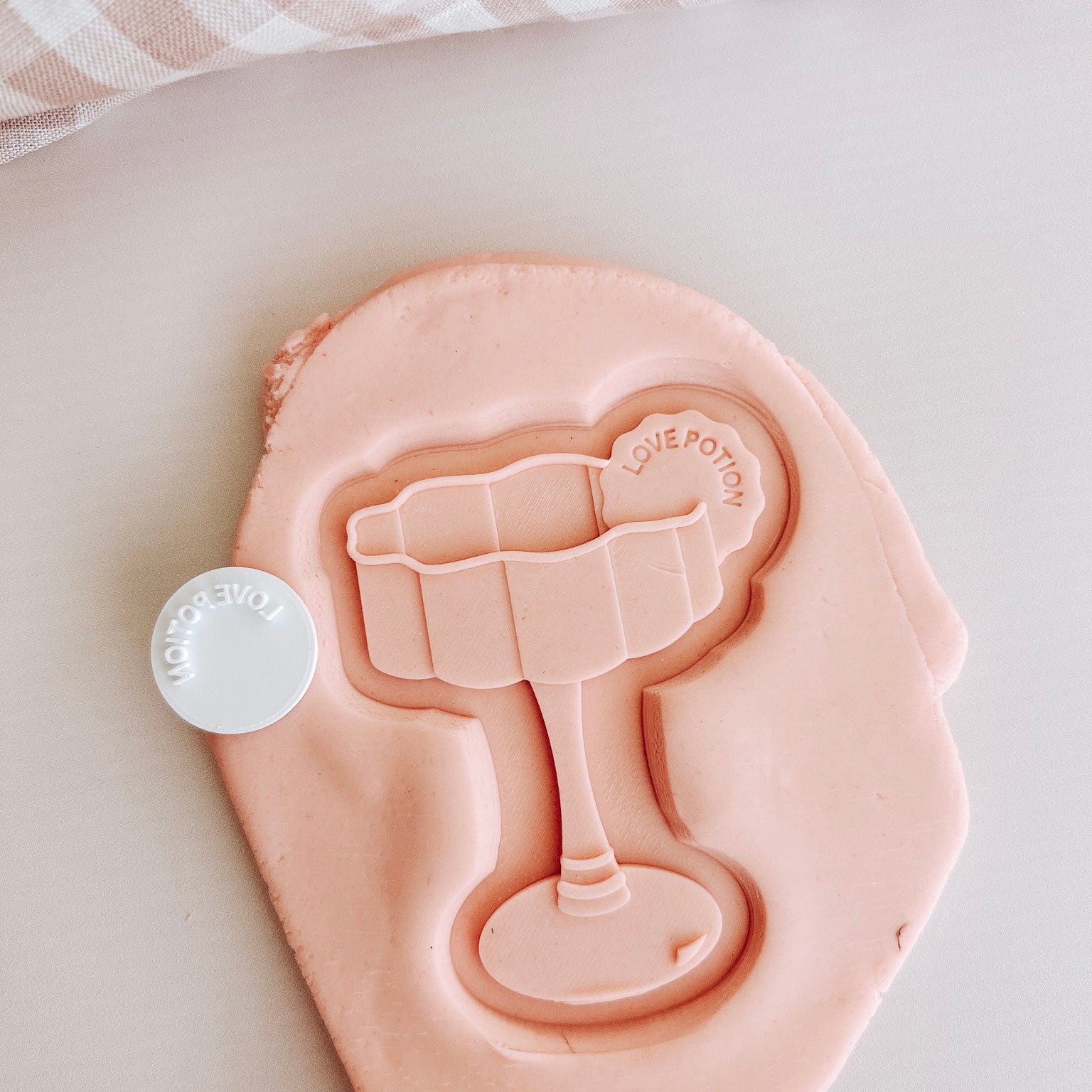 Love potion round impression mini