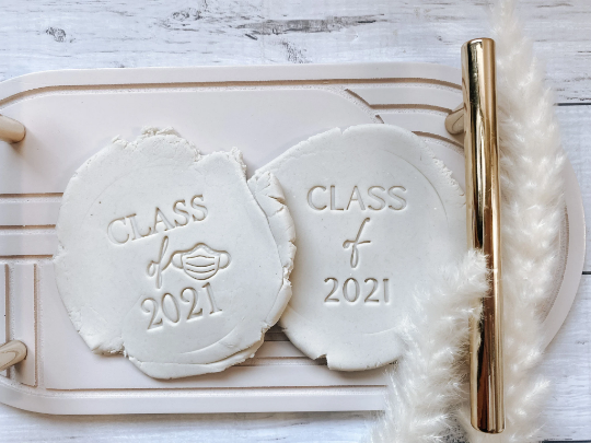 Class of 2021 with mask or without