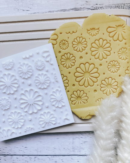 Daisy pattern plate- Make my daisy