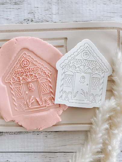 Gingerbread house stamp and cutter– Boss Embossers